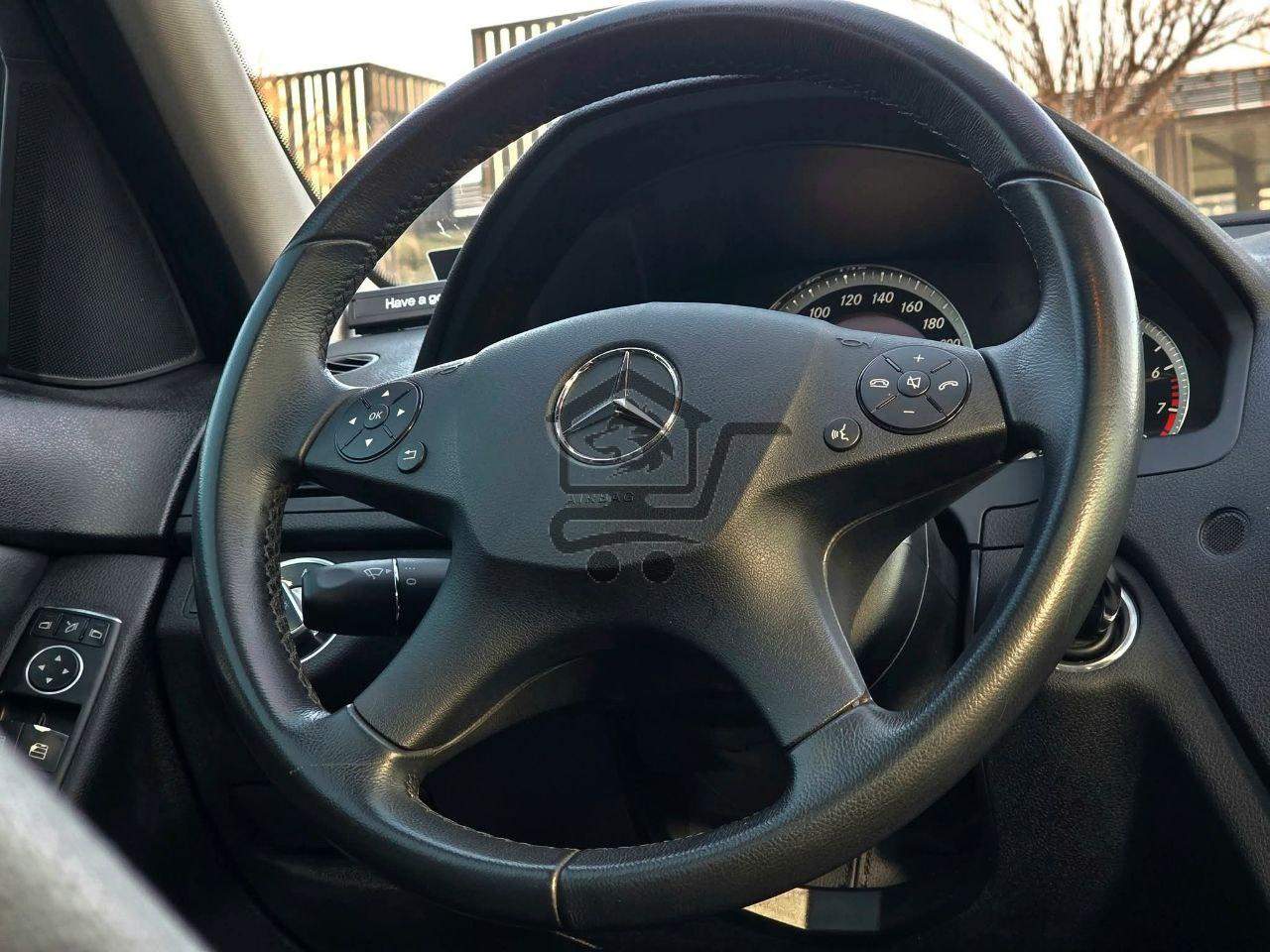 MERCEDES BENZ C200 - الصورة 8