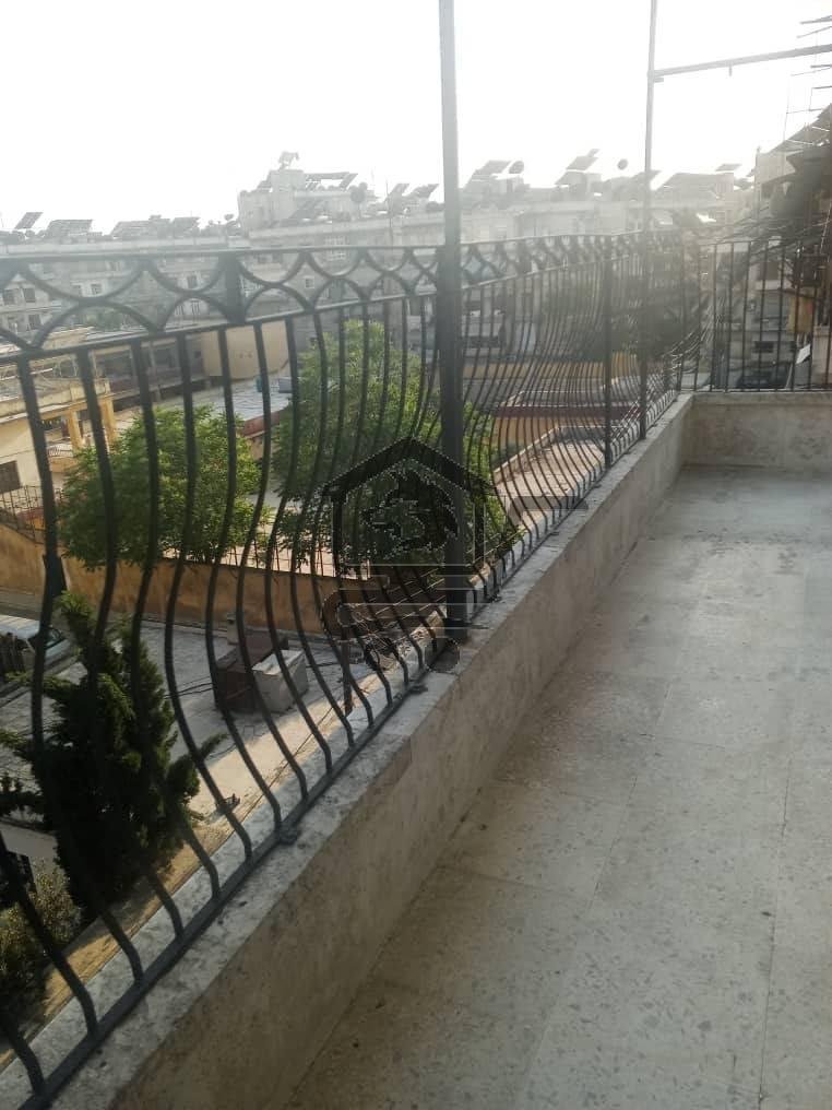 شقة بمساحة جيدة - الصورة 5