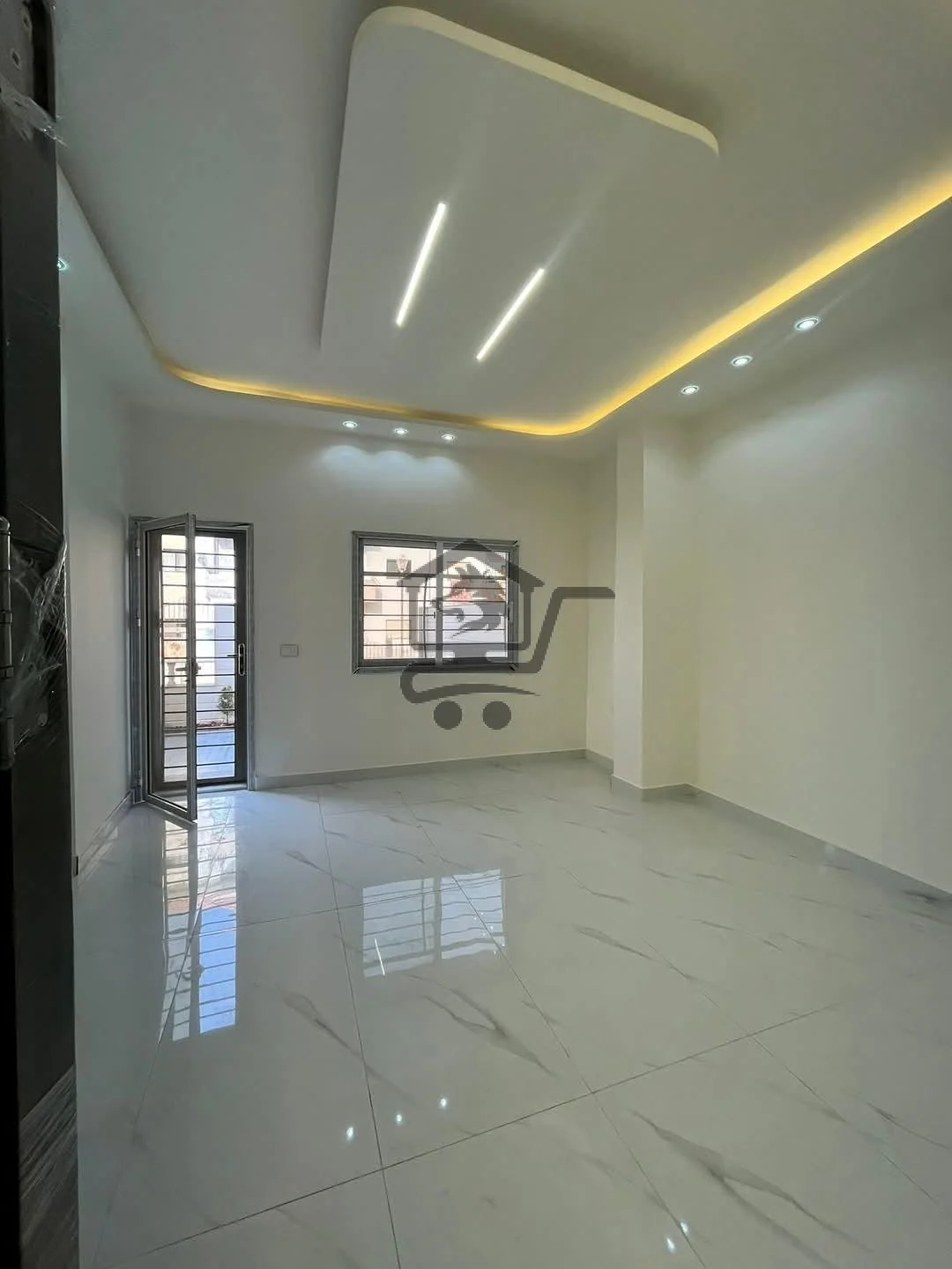 شقة بتصميم كلاسيكي مؤلفة من غرفتين - الصورة 3