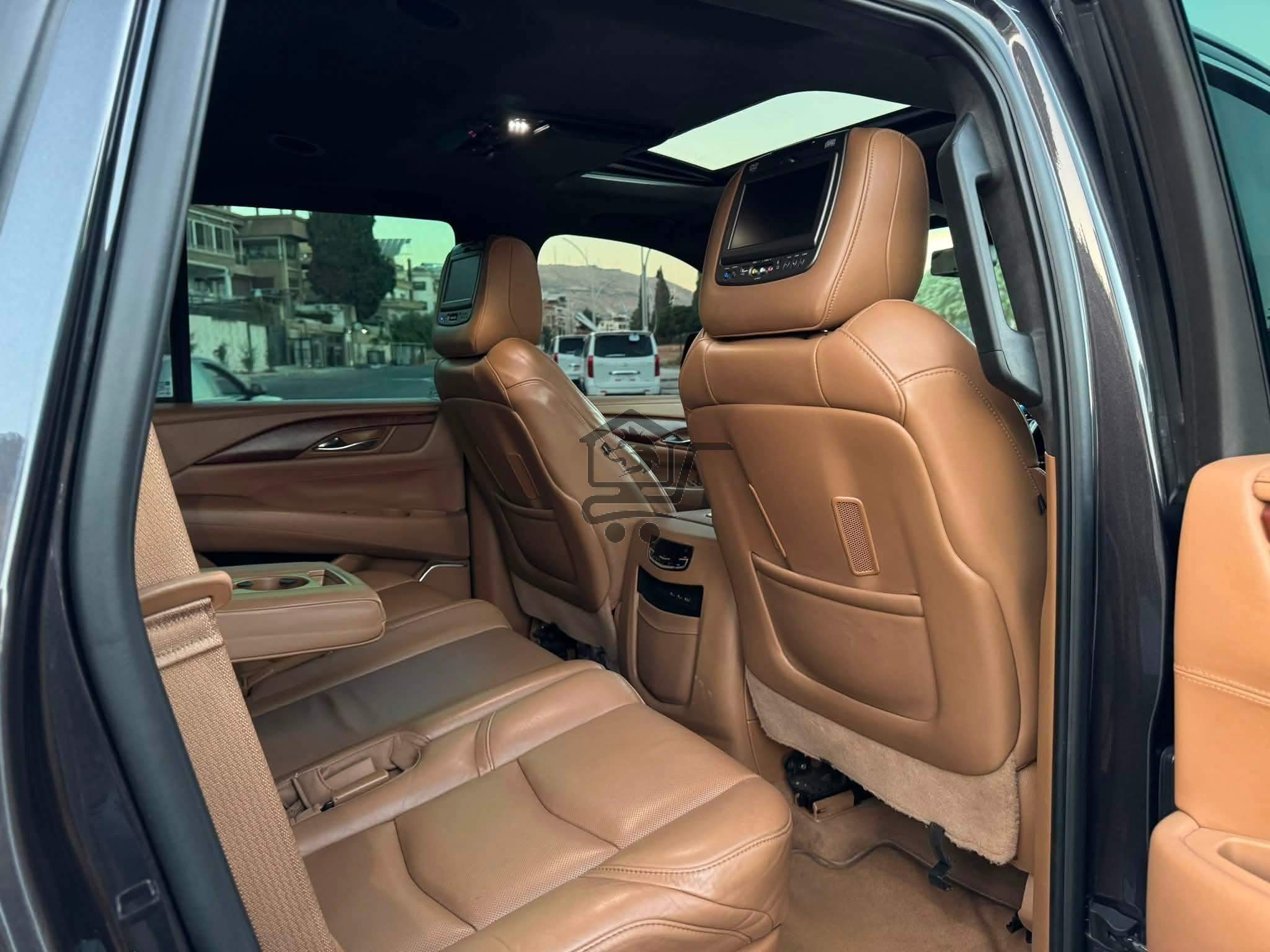 ESCALADE PLATINUM - الصورة 3