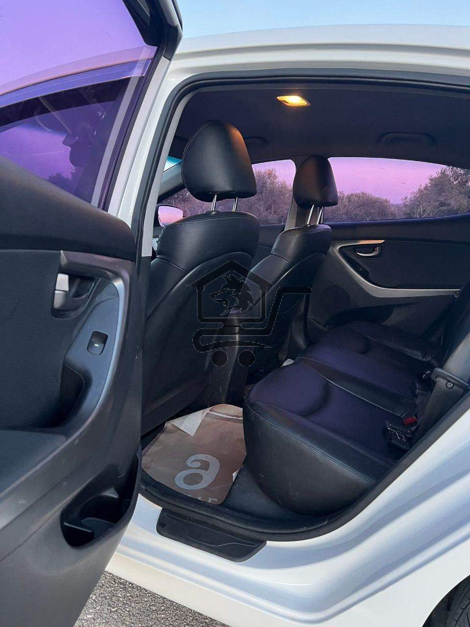 HUYNDAI ELANTRA 2012 - الصورة 10