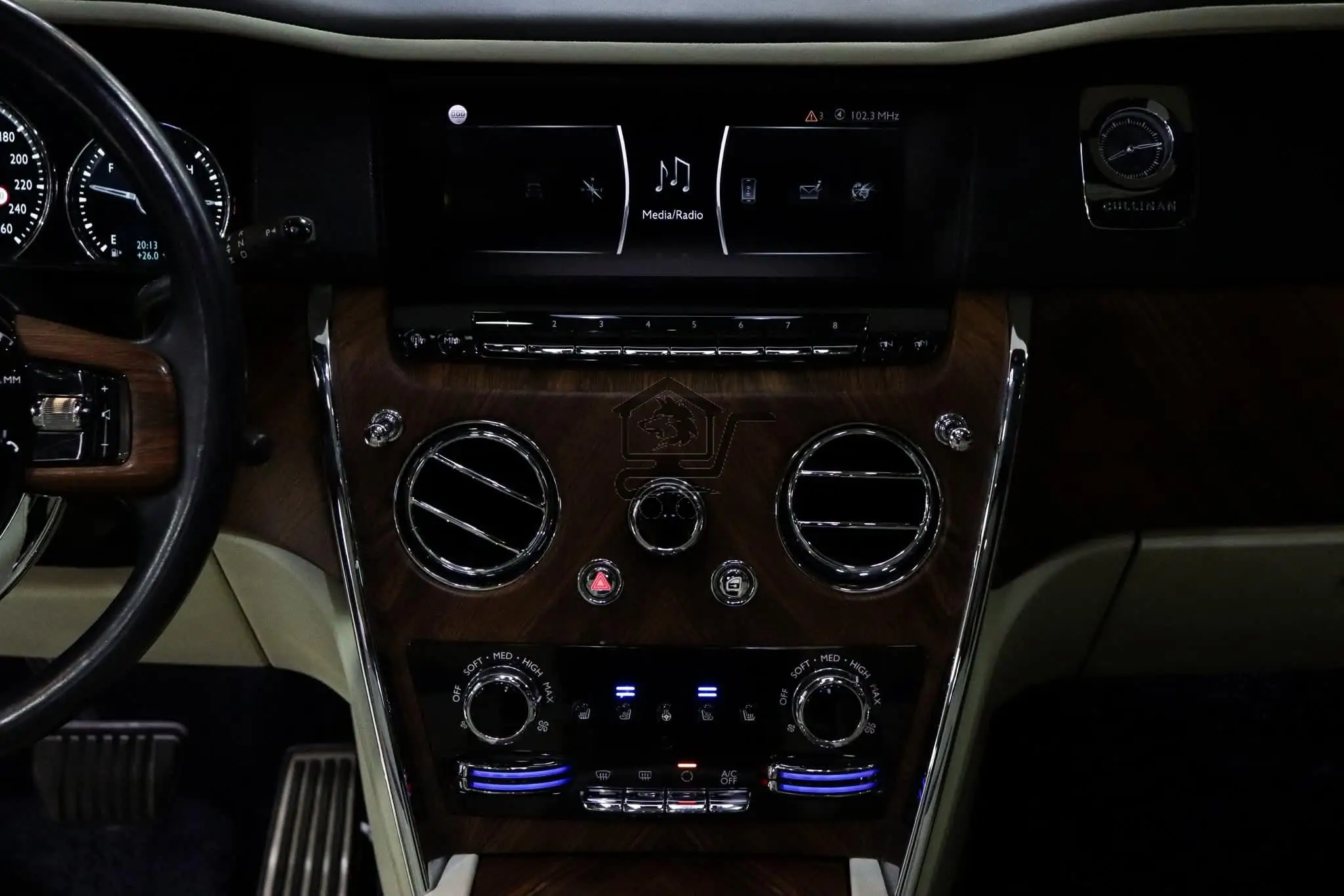 Rolls Royse Cullinan - الصورة 4