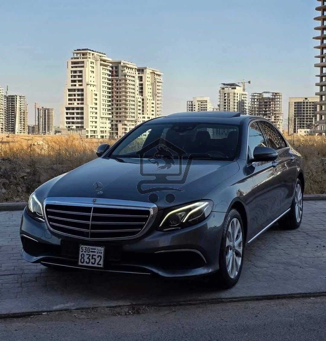 Mercedes Benz E300 - الصورة 1