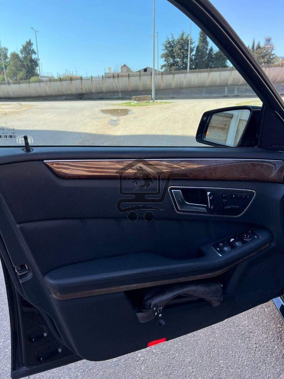 MERCEDES E350 4MATIC - الصورة 7