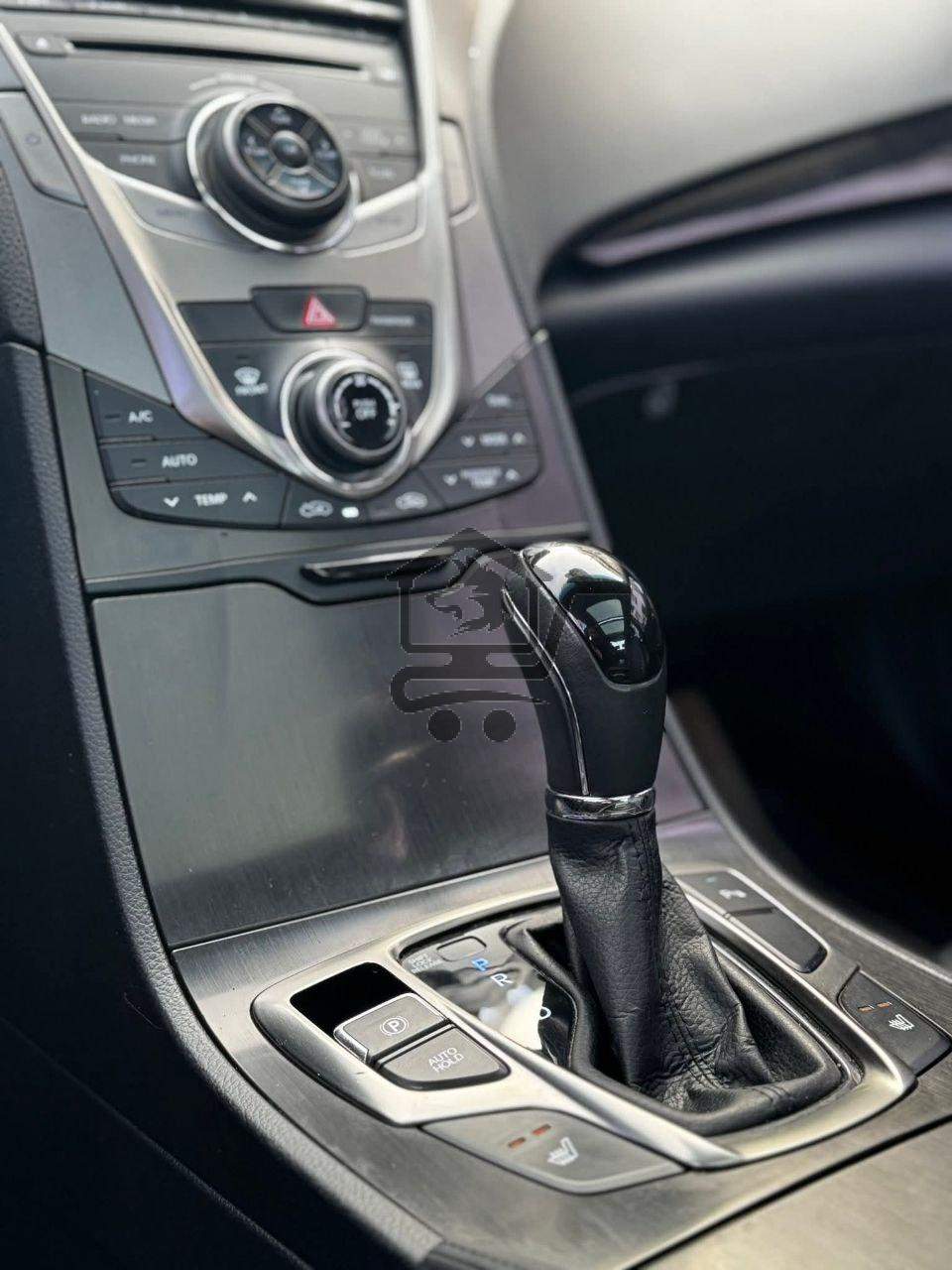 Hyundai Azera Grandeur 2013 - الصورة 8