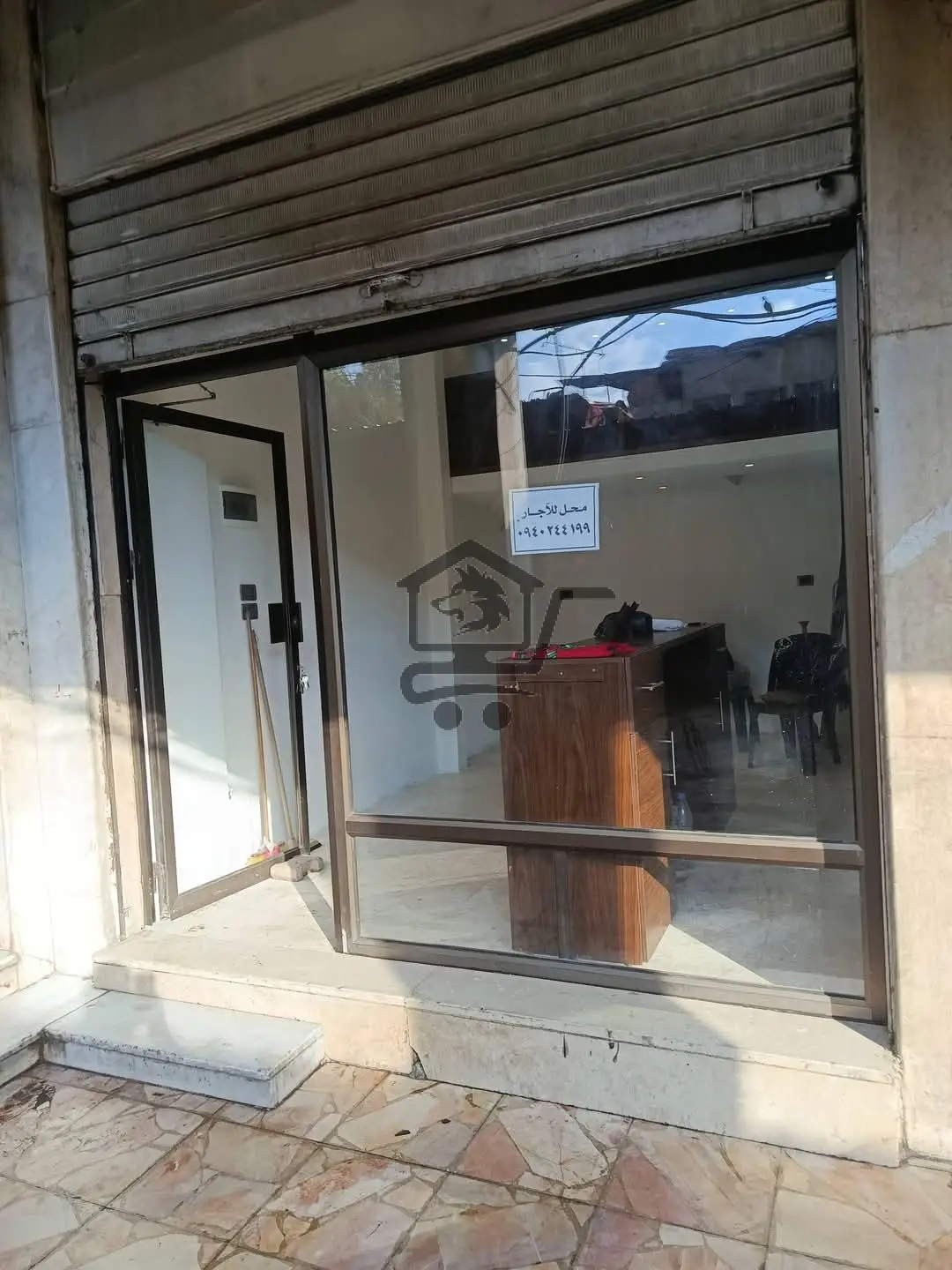 محل بكسوة جيدة وموقع مميز - الصورة 4
