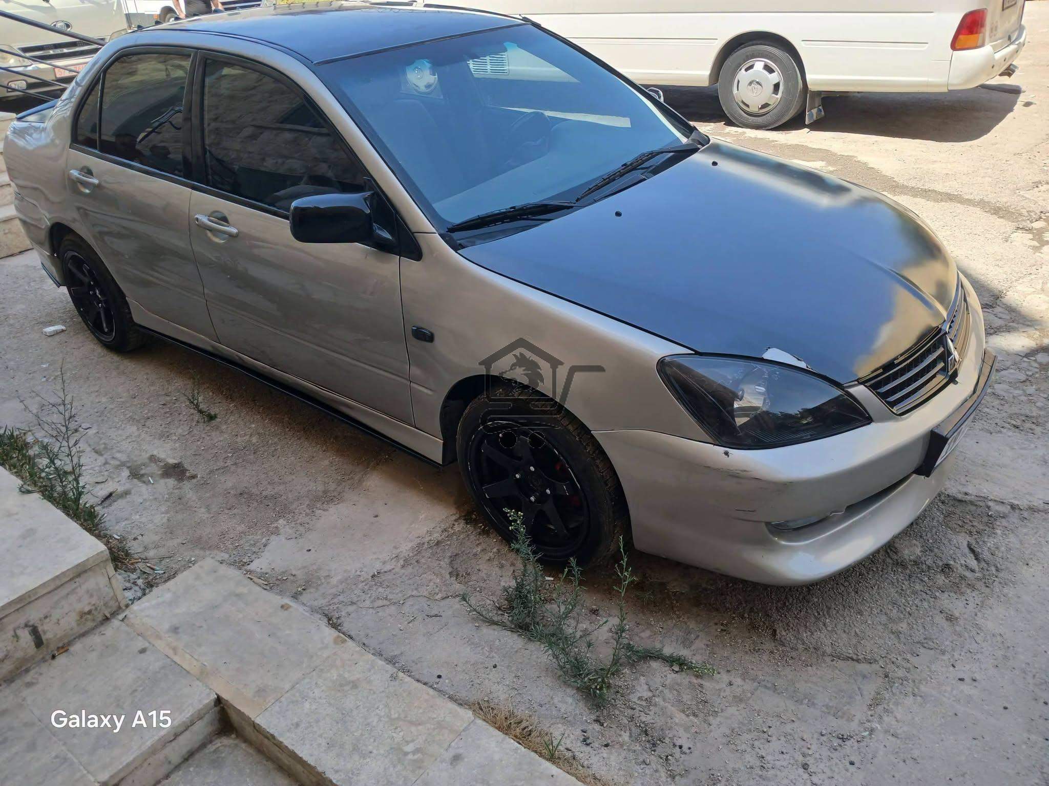 متسوبيشي لانسر - الصورة 2