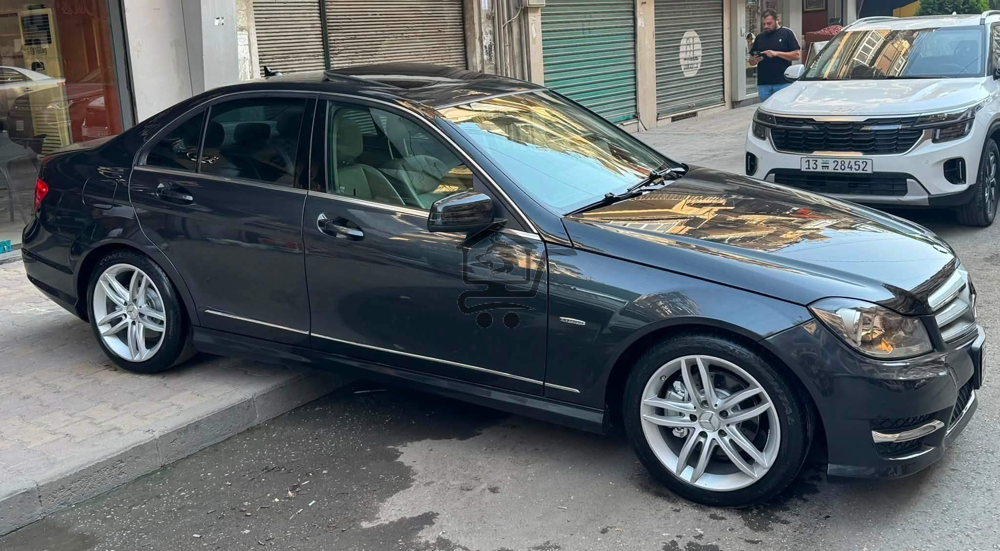 Mercedes-Benz C250 2012 - الصورة 3