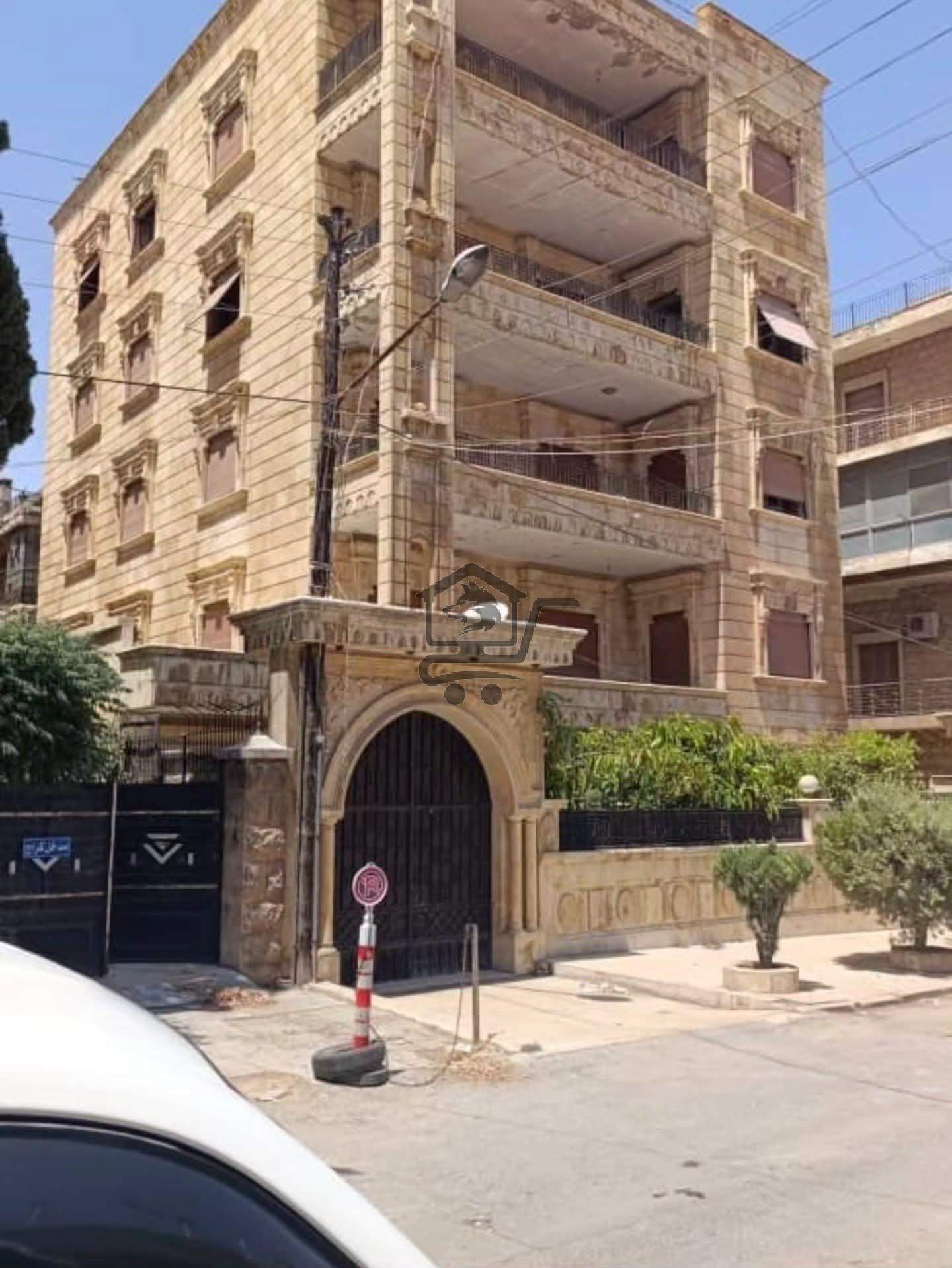 للبيع بناء كامل في السبيل