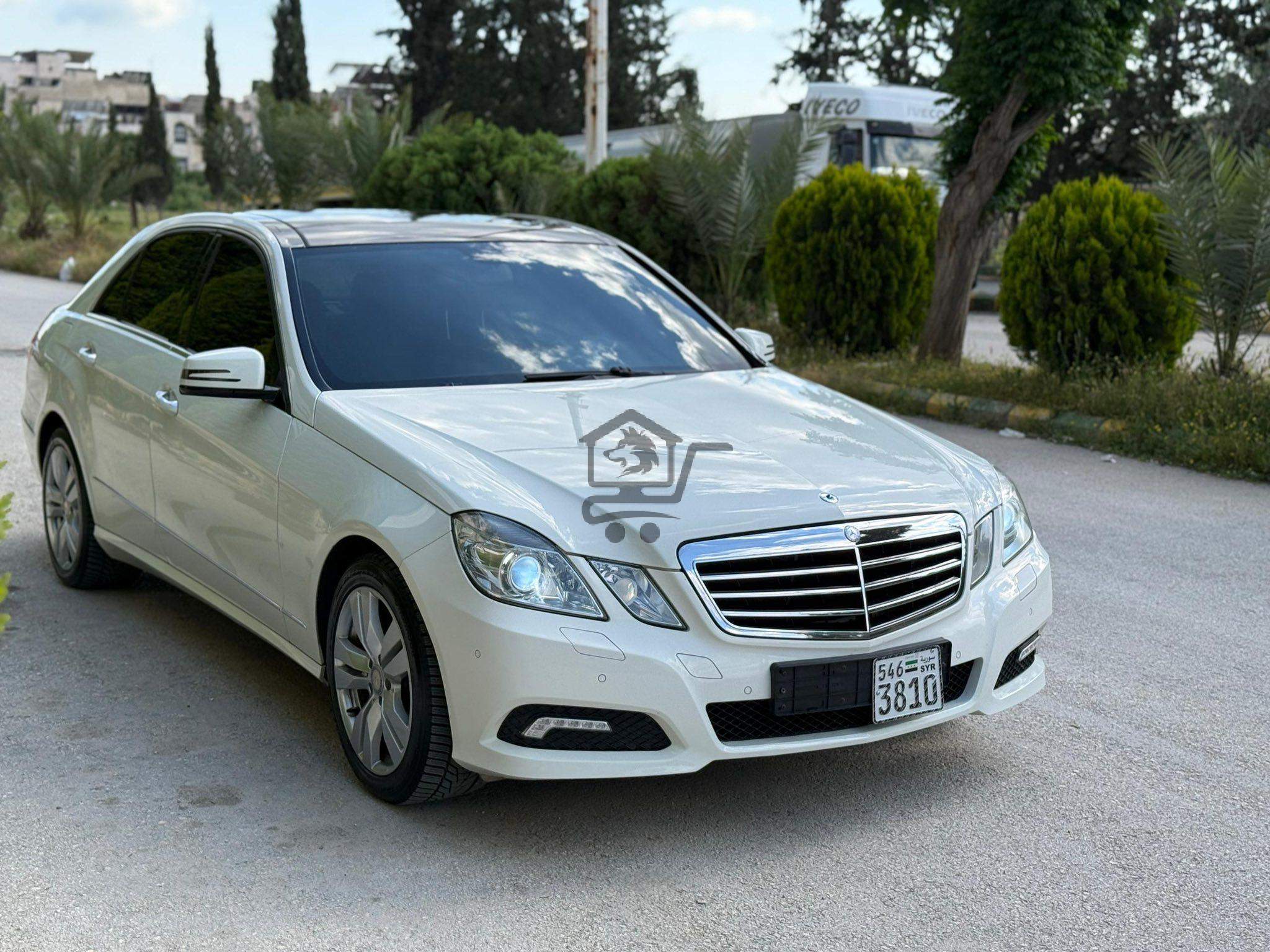 Mercedes-Benz E350 2011 - الصورة 1
