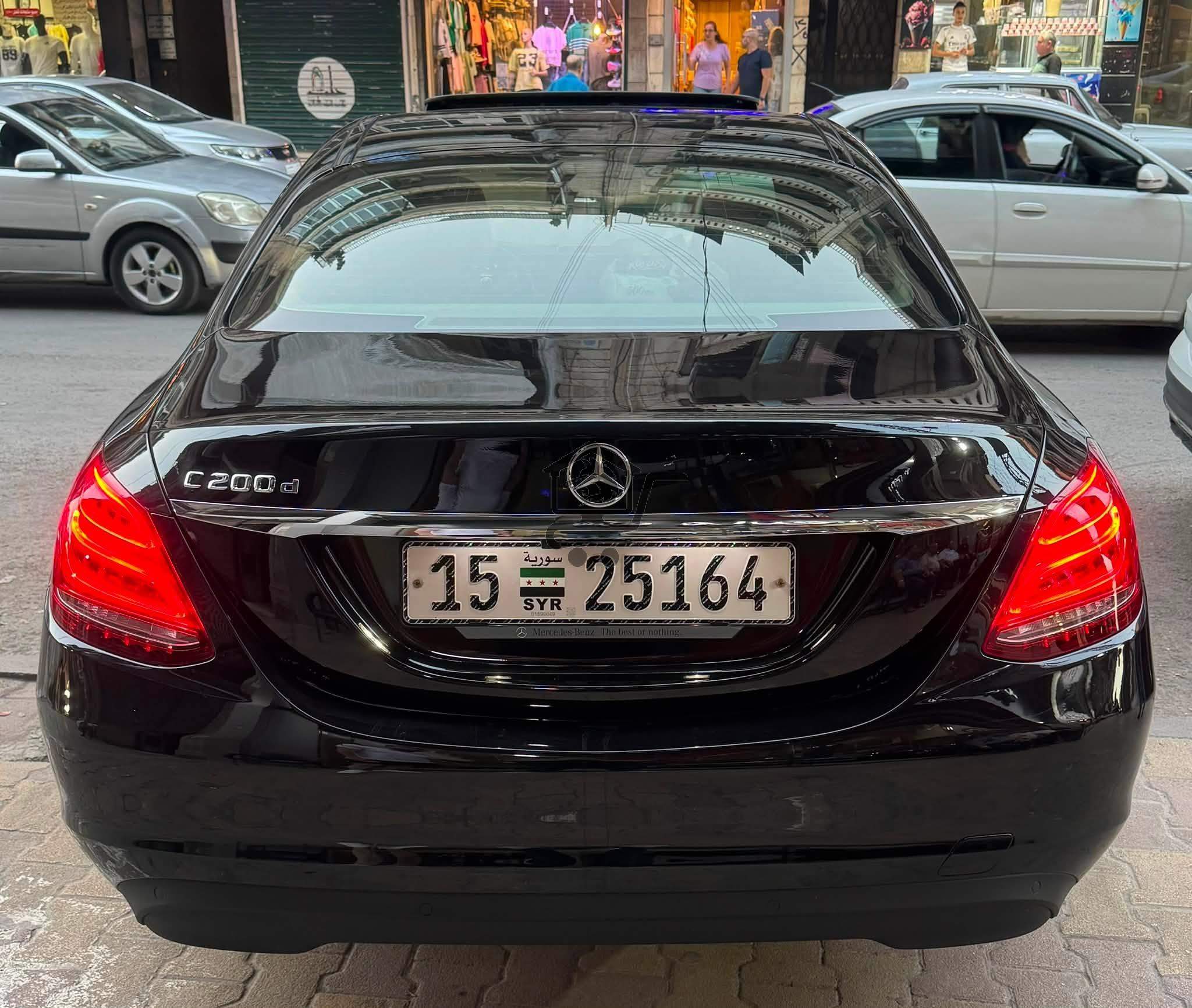 Mercedes-Benz C200 2016 - الصورة 2