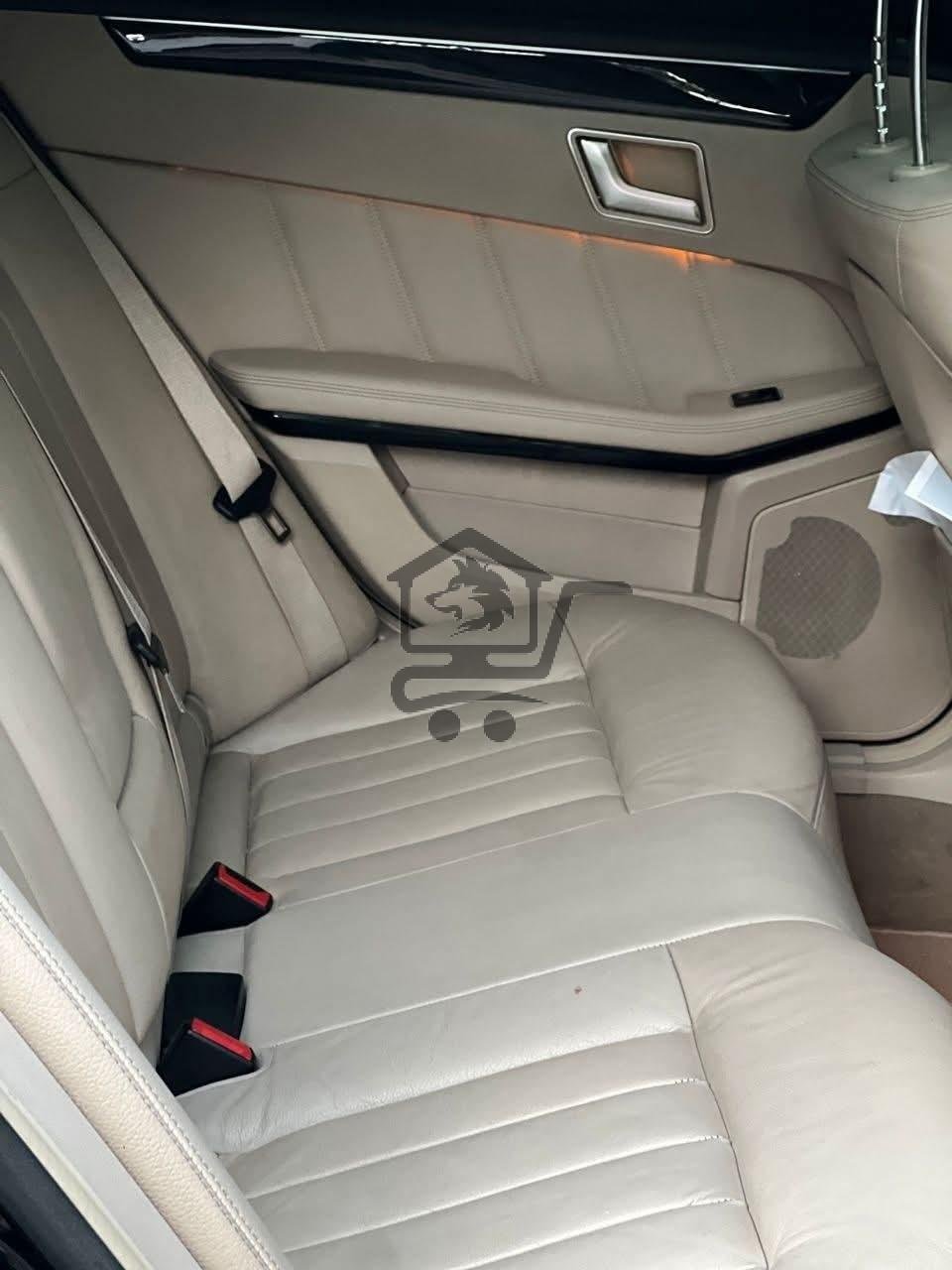Mercedes Benz E300 - الصورة 4