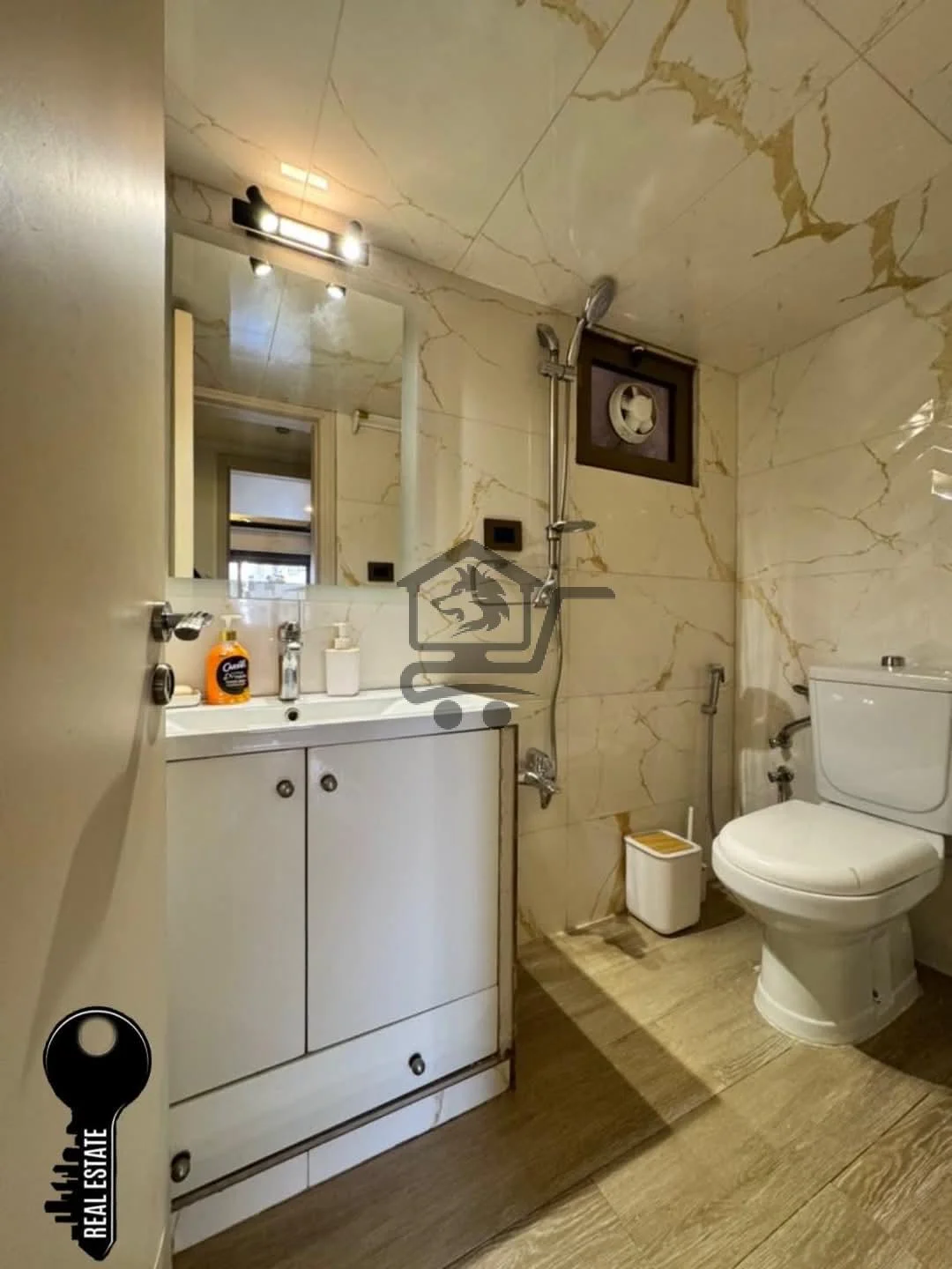 منزل عصري بموقع خدمي - الصورة 8