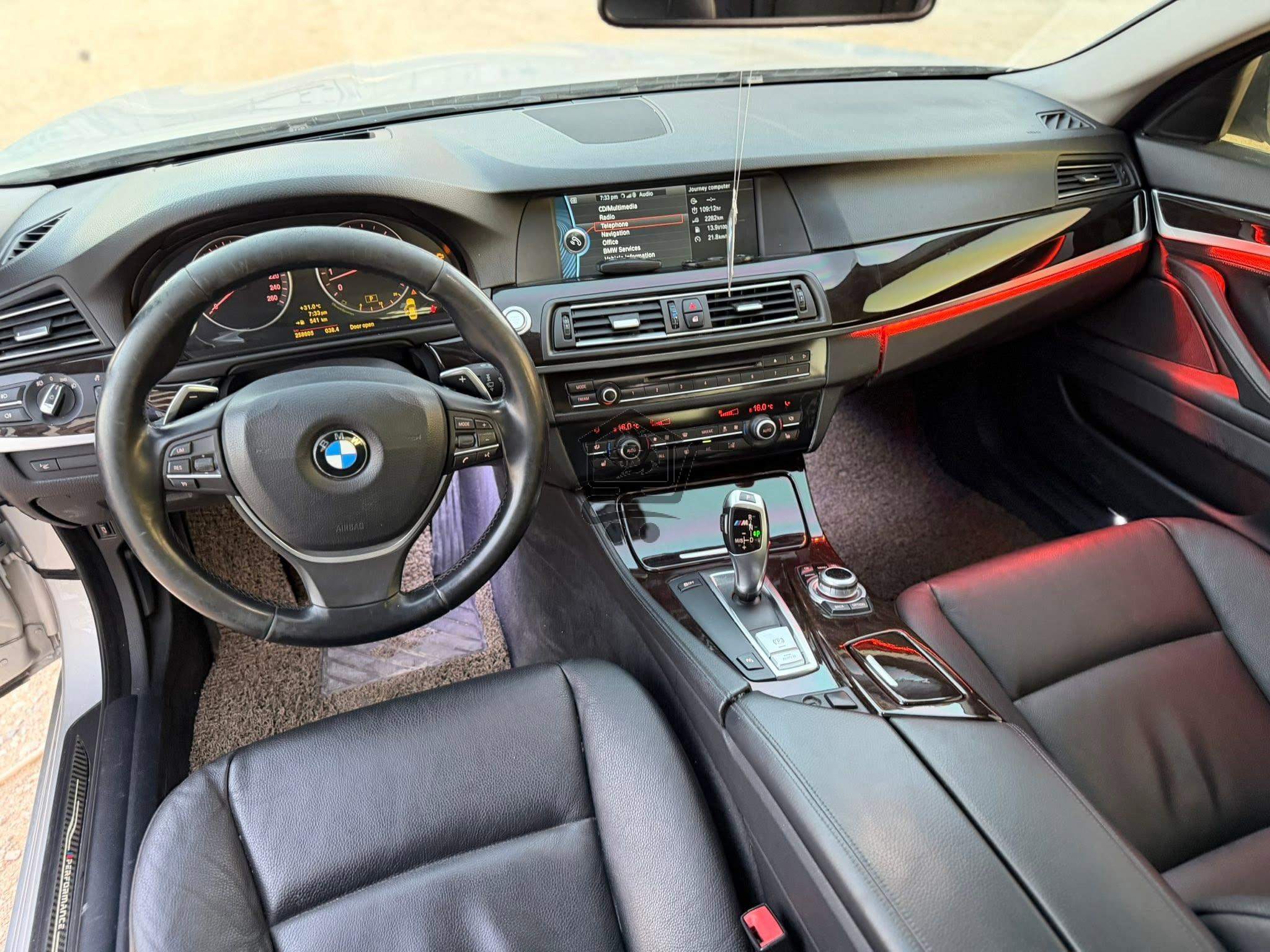 BMW 530i 2011 - الصورة 6