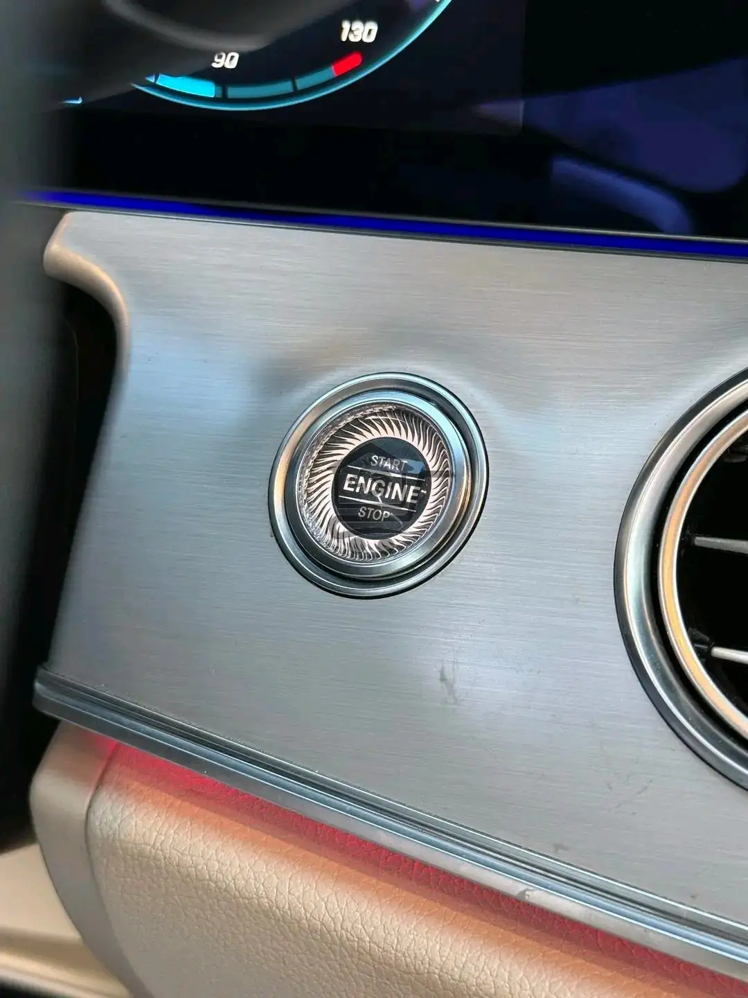 Mercedes Benz - الصورة 6