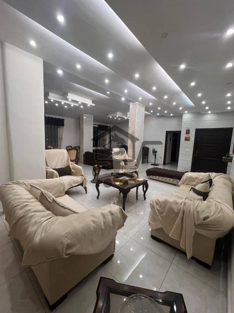 شقة بإكساء فخم - الصورة 1