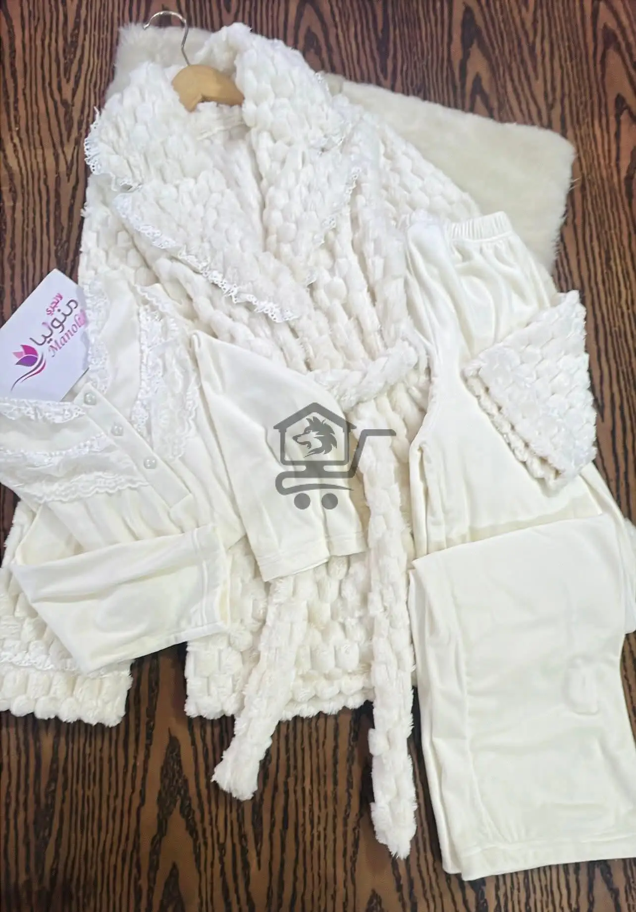 بيجامة مخمل من منوليا - الصورة 3