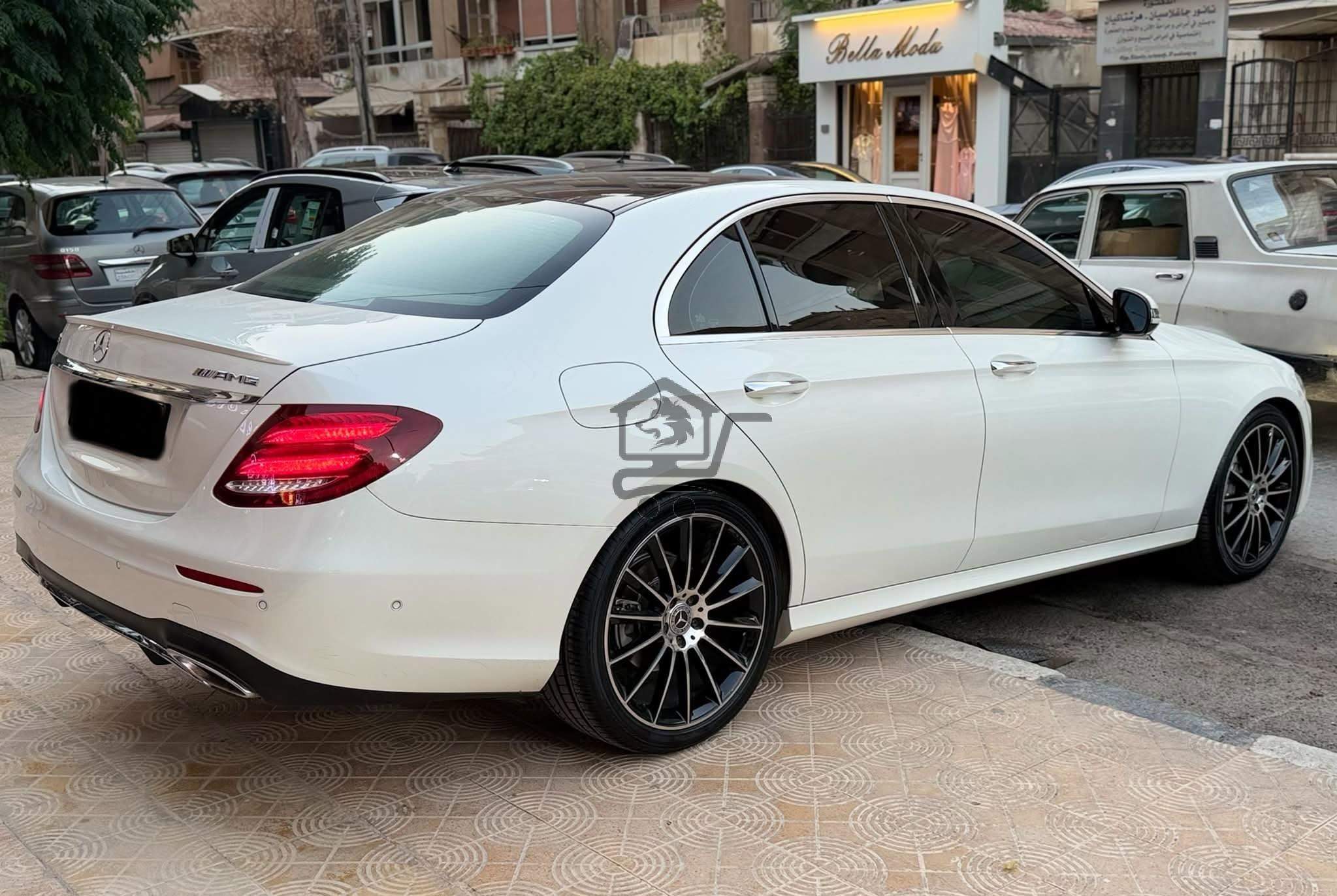 Mercedes-Benz E300 AMG - الصورة 2