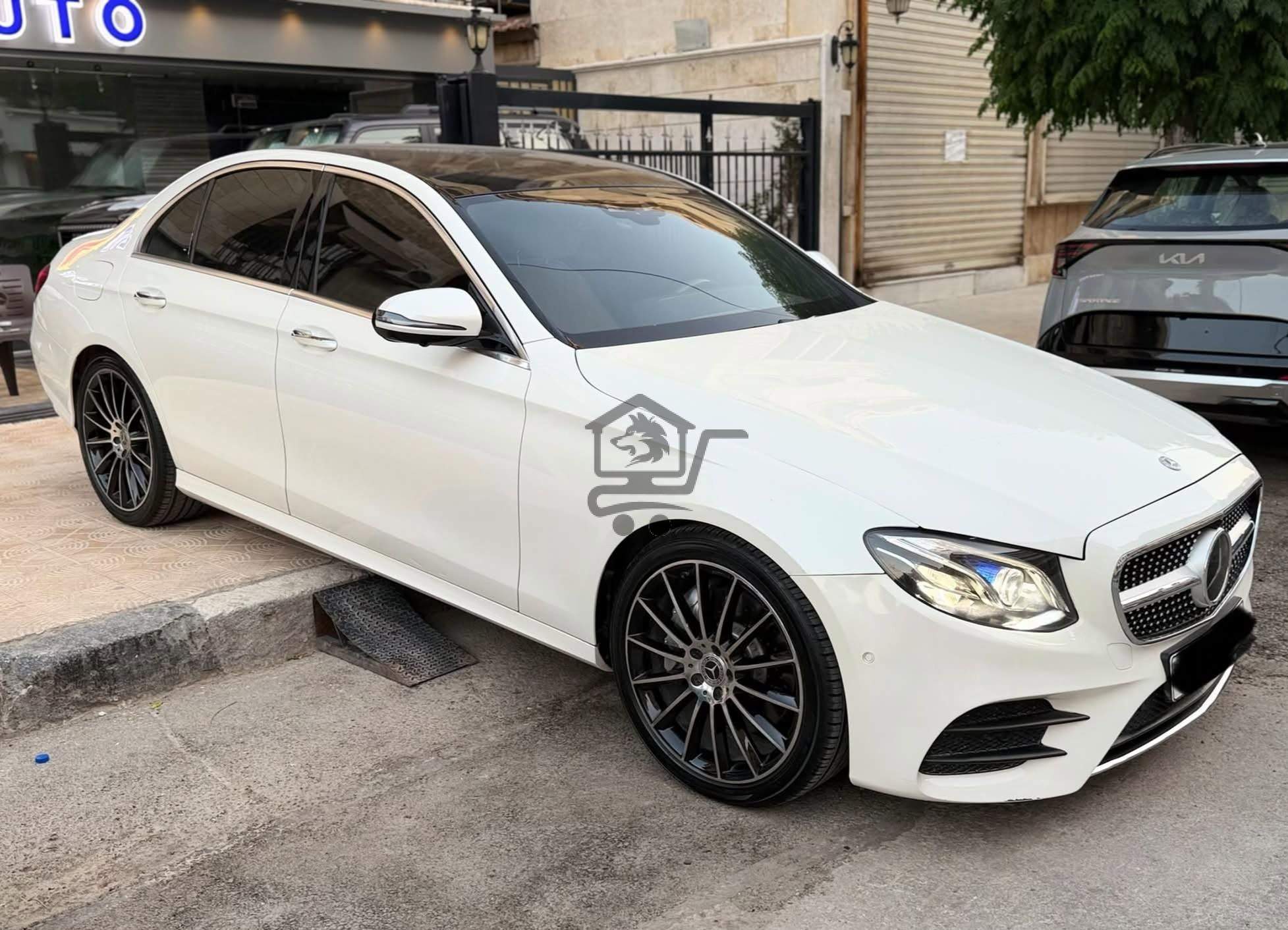 Mercedes-Benz E300 AMG - الصورة 3