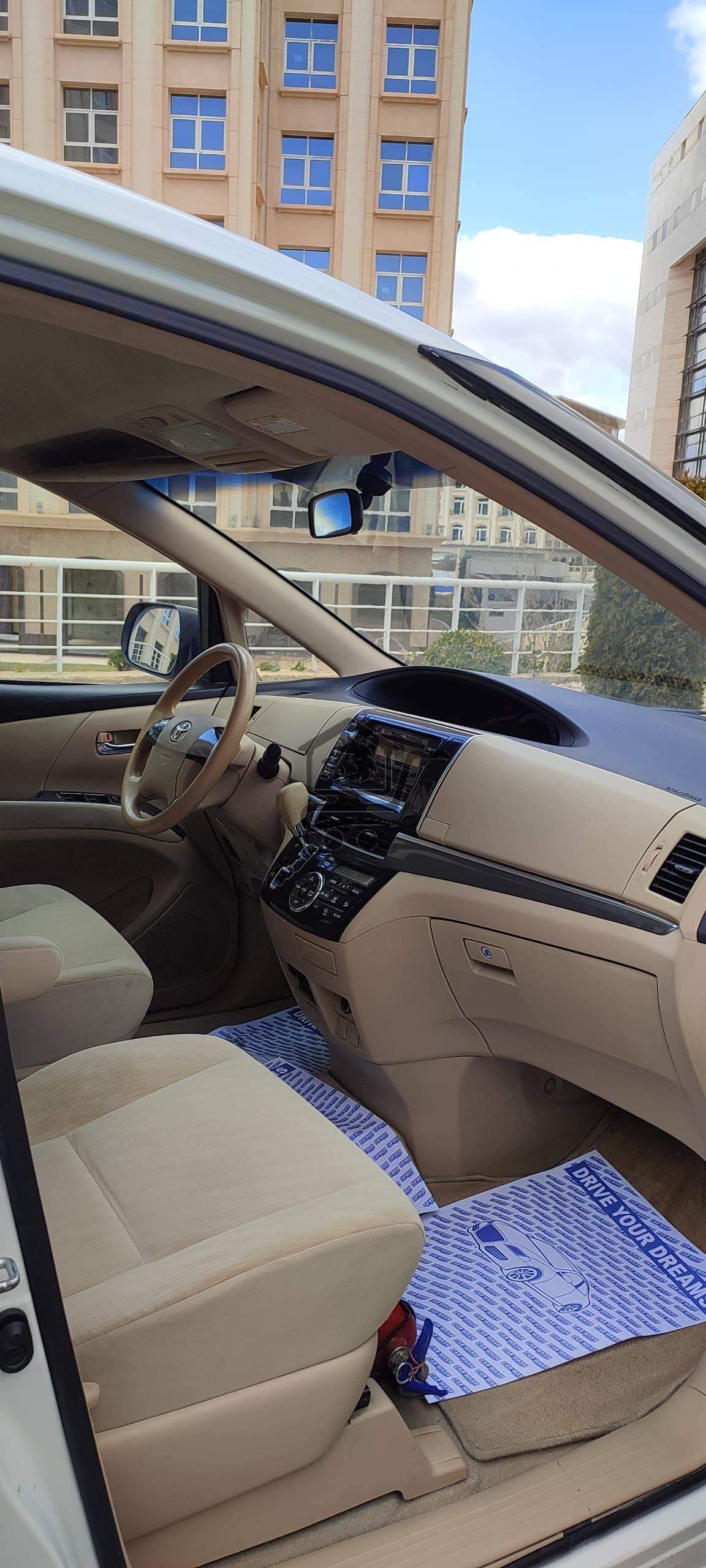 Toyota Previa 2014 - الصورة 5