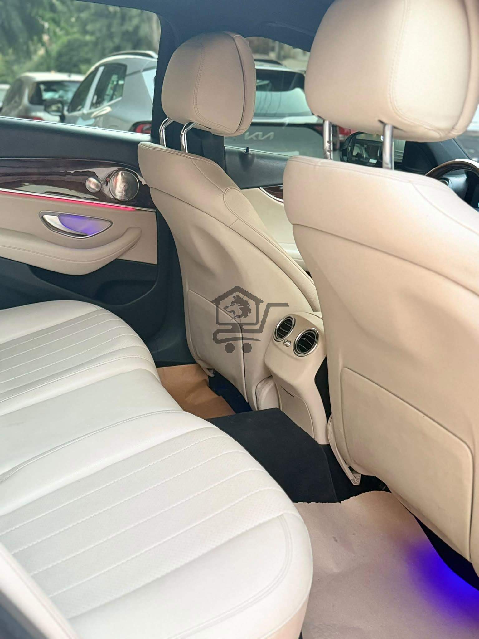 Mercedes-Benz E300 AMG - الصورة 10