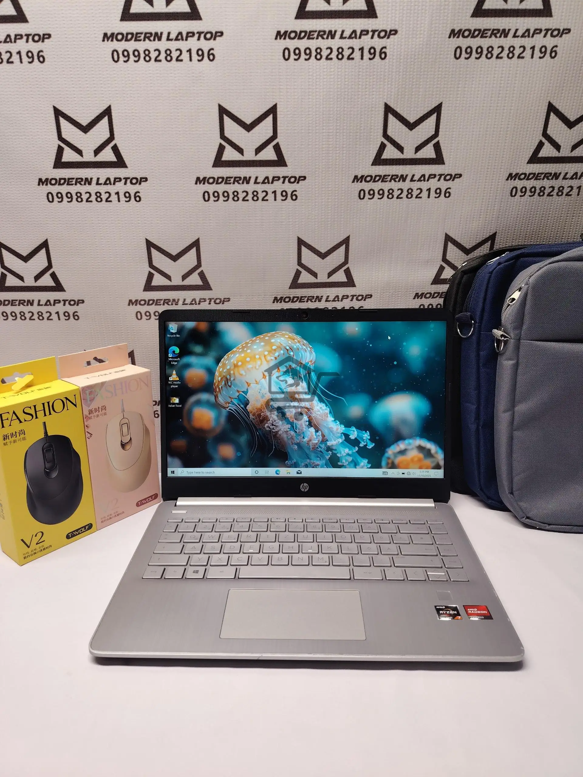 عرض لابتوب من شركة HP - الصورة 1