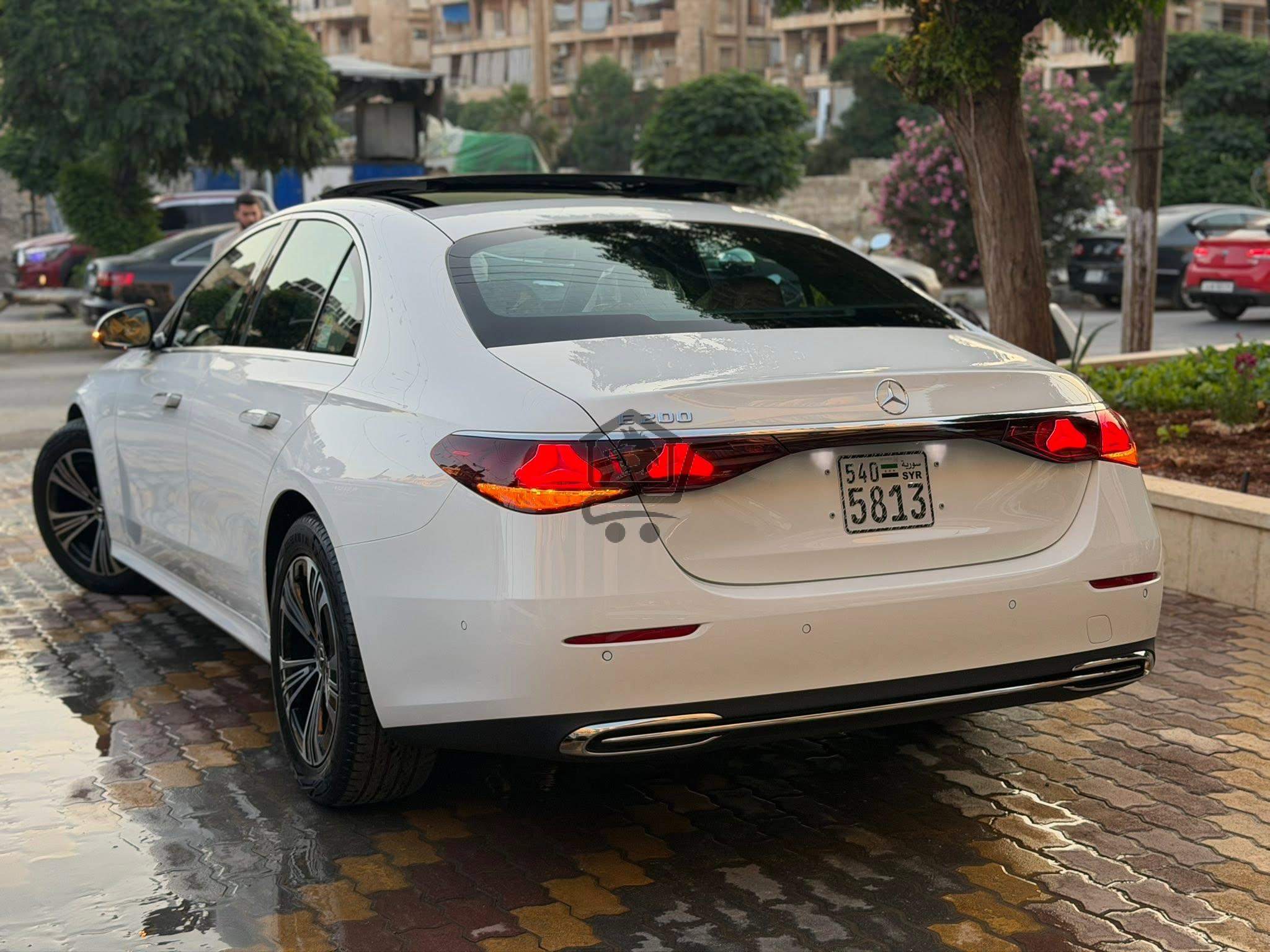 Mercedes-Benz E200 2025 - الصورة 4