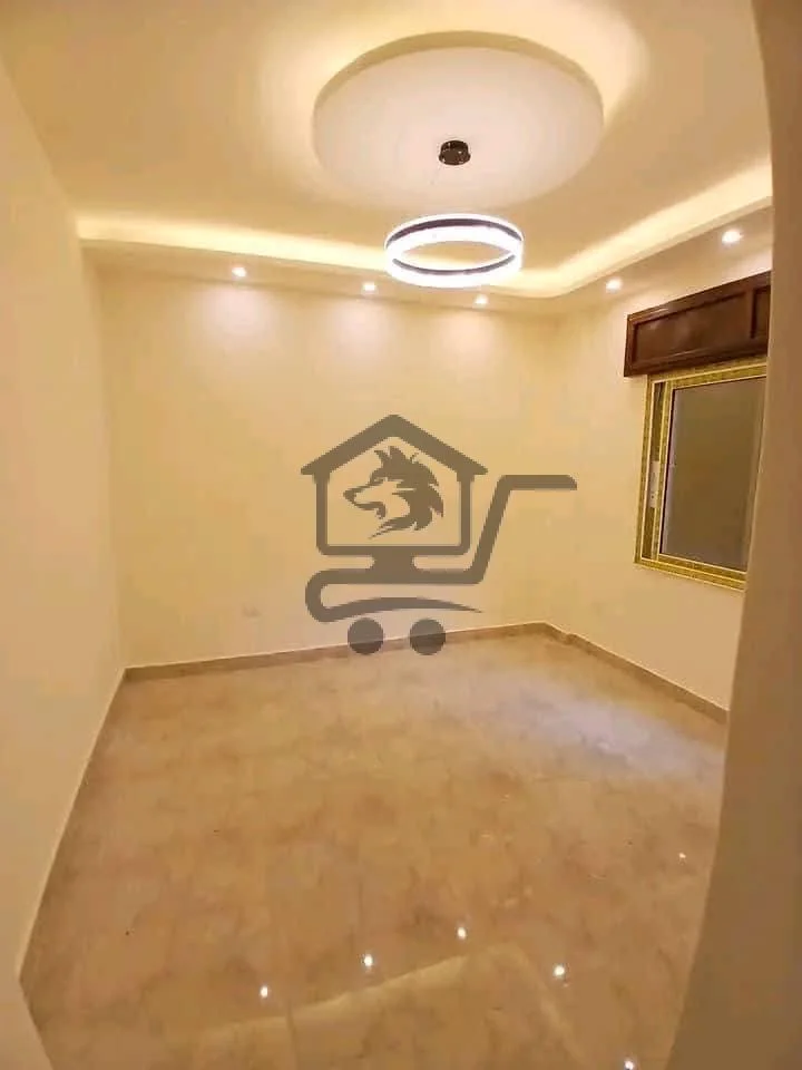 شقة ارضية غرفة ومنتفعاتا - الصورة 4